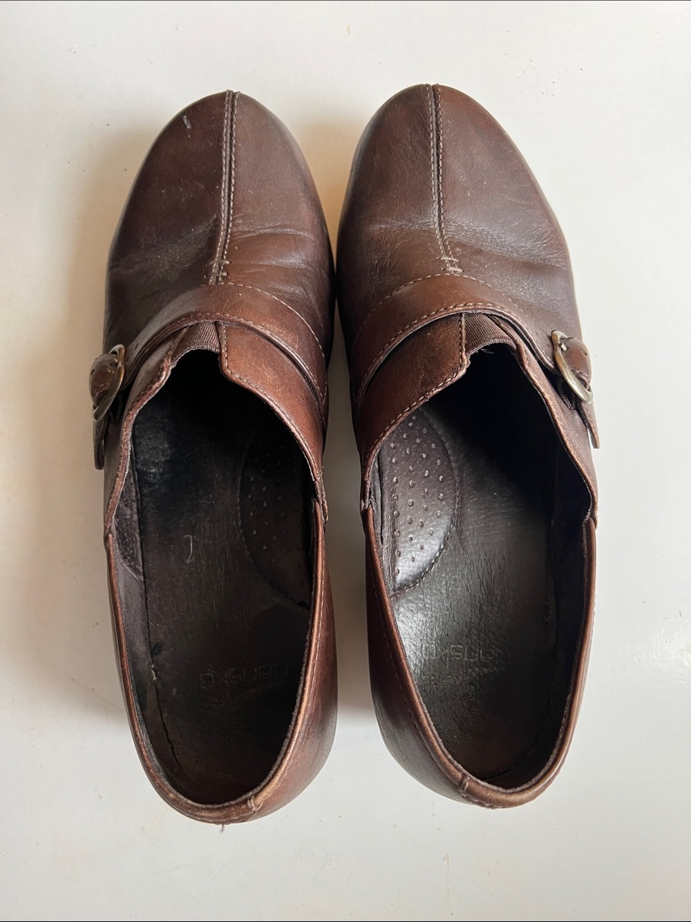Womens Dansko Tamara Leather clogs w/arch buckle accent size US 9-9.5 EU 40